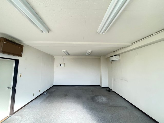 一つ山ビルの内装