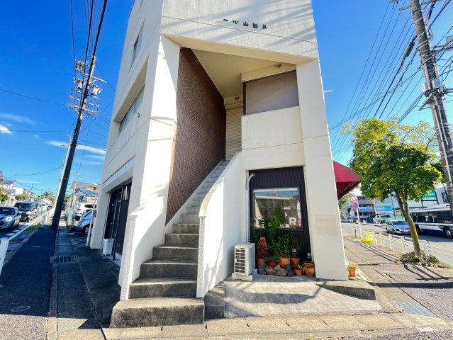 一つ山ビルの外観