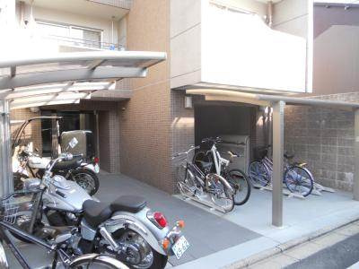 Roots二条城南（ルーツ二条城南）の駐車場|駐輪場