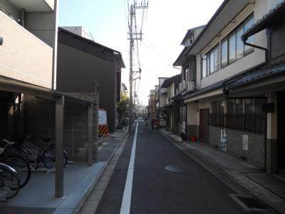Roots二条城南（ルーツ二条城南）の周辺|前面道路
