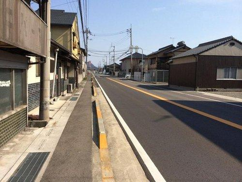 鴨川駅１分　住宅・店舗用地の前面道路含む現地写真|建物解体前（現在は更地）