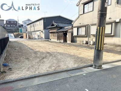 【外観】 | 明石市魚住町清水　建築条件無し土地 | ☆建築条件なし☆
お好きなハウスメーカーで建築できます！！
更地渡し♪※電柱は前面道路東側に移設予定です！