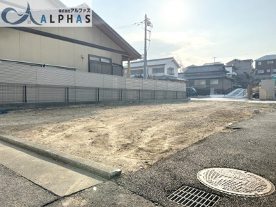 【外観】 | 明石市魚住町清水　建築条件無し土地 | ☆建築条件なし☆
お好きなハウスメーカーで建築できます！！
更地渡し♪※電柱は前面道路東側に移設予定です！