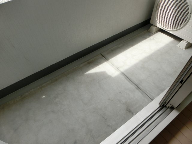 ラムール難波西のバルコニー