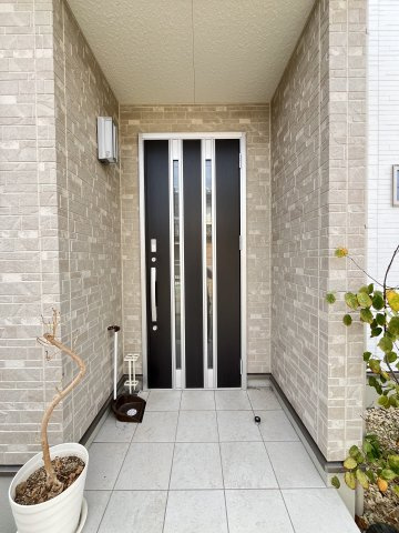 桑名市大字太夫 中古戸建の玄関