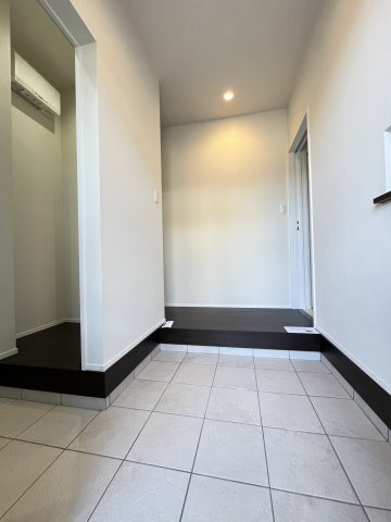 桑名市大字太夫 中古戸建の玄関