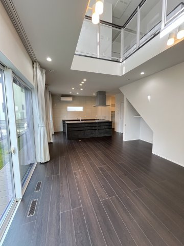 桑名市大字太夫 中古戸建の居間・リビング