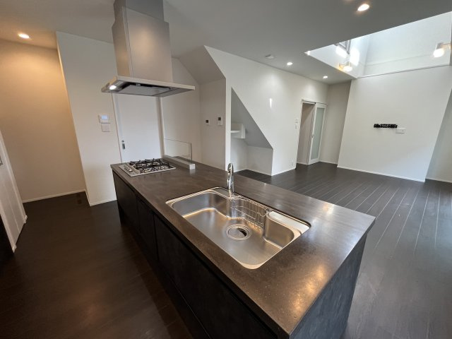 桑名市大字太夫 中古戸建のキッチン