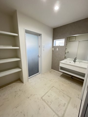 桑名市大字太夫 中古戸建の洗面所