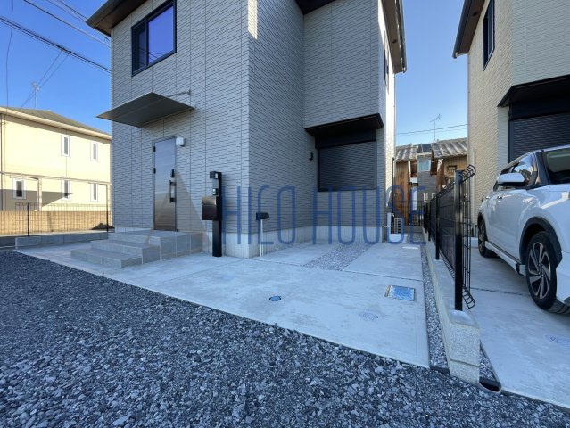 ボヌール C棟の駐車場