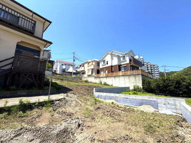 海を遠望！2階レベルより西方向に海を臨むの外観|陽当良好