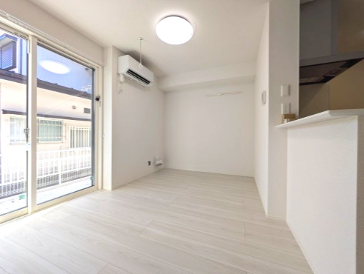 ソレイユ湘南太平台Aの居間・リビング