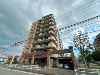 【外観】 | 青空にも夕焼けにも映える、そんなたたずまい。ここで新生活スタートさせてみませんか♪