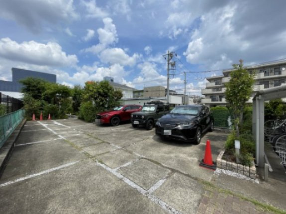 ヴィラ　フロイントの駐車場