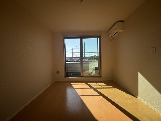 ヴィラ　フロイントの居間・リビング|南西向き明るいリビング♪