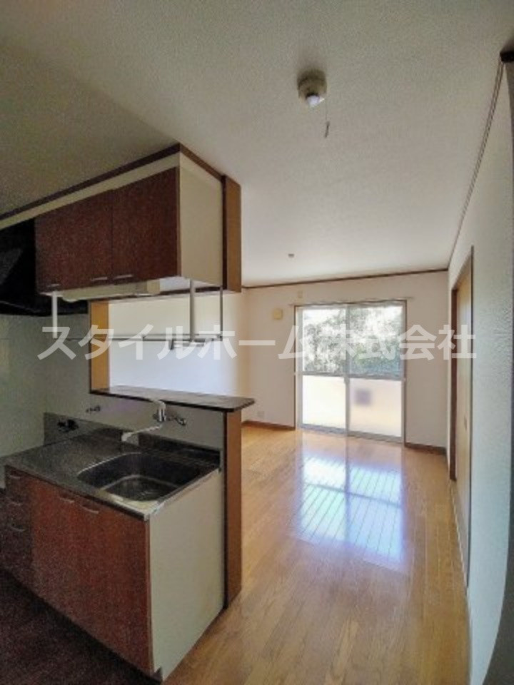 アネシスEの居間・リビング|別部屋写真です。