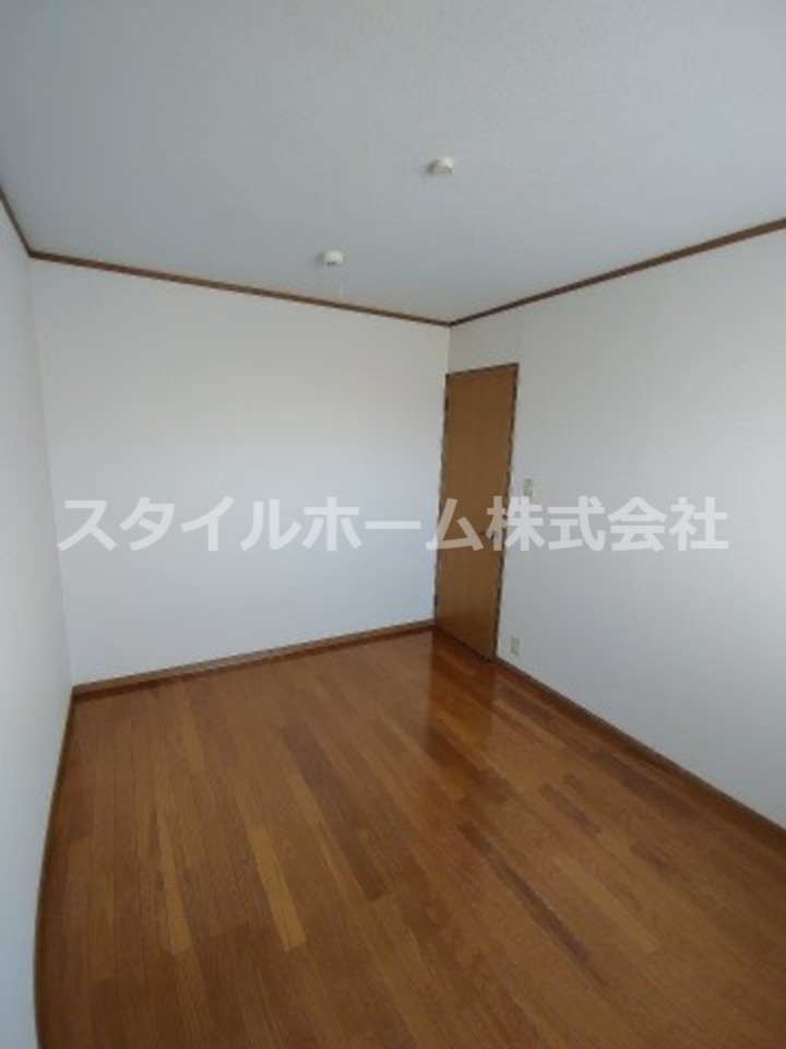 アネシスEの居間・リビング|別部屋写真です。