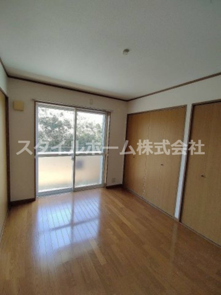 アネシスEの寝室|別部屋写真です。