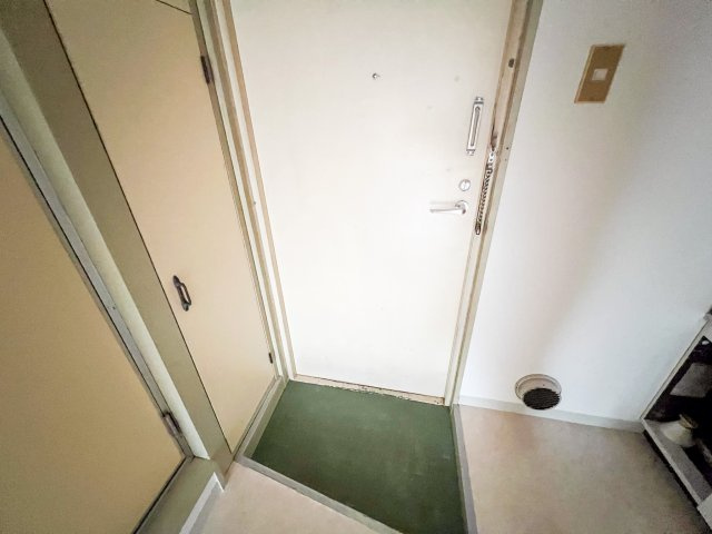 藤清ビルの玄関