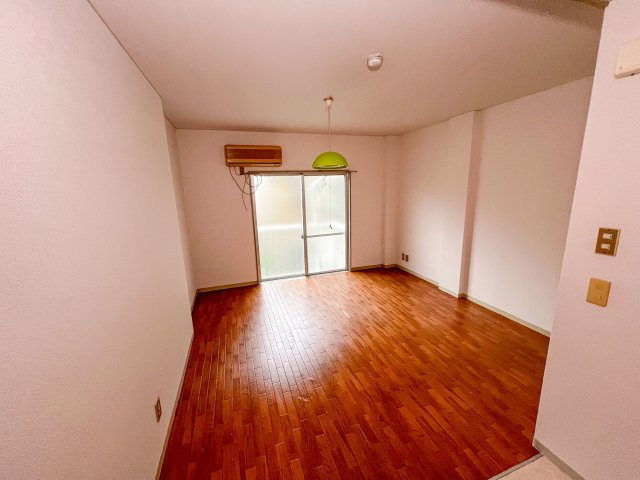 藤清ビルの洋室