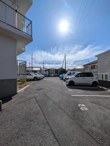 パラッシオ萱島の駐車場|■物件内覧・資金計画相談・住宅ローン相談、リフォーム相談、お問合せ受付中■
※当日・翌日のご内覧、ご相談はお電話でのお問合せがスムーズです！