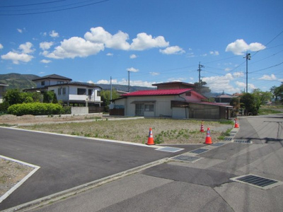 【外観】 | 下諏訪町西赤砂 分譲地D | 外観と前面道路
