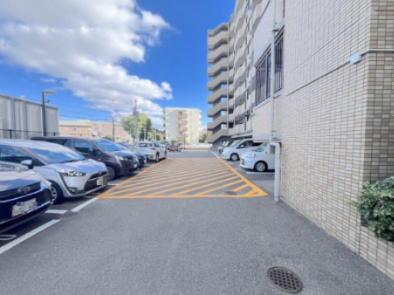 ネオステージ福重の駐車場