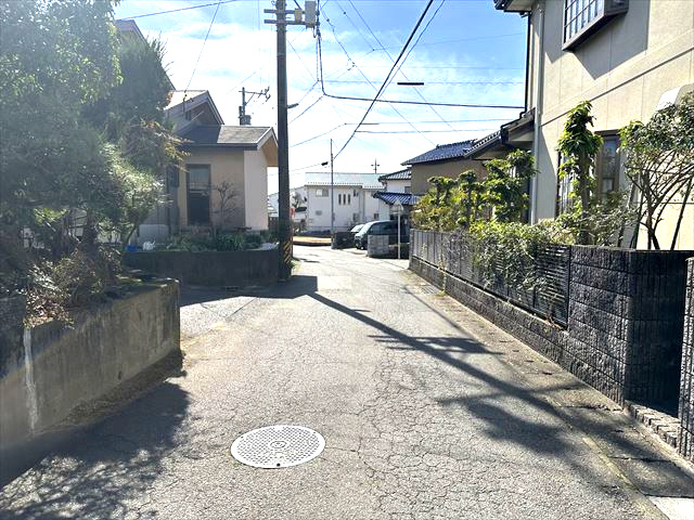 ６２４６６　羽島郡岐南町八剣土地の前面道路含む現地写真