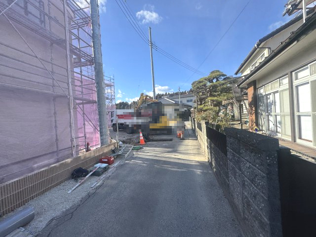 新築　渋川市白井第3　Livele Garden.S　1号棟の前面道路含む現地写真|現地写真　北側接道幅員約1.5ｍ