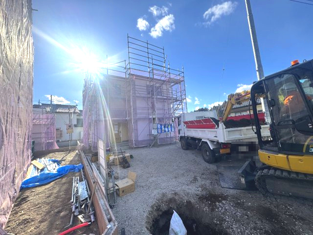新築　渋川市白井第3　Livele Garden.S　1号棟の駐車場|現地写真　駐車スペースは建物北側に並列3台分可能です！					
