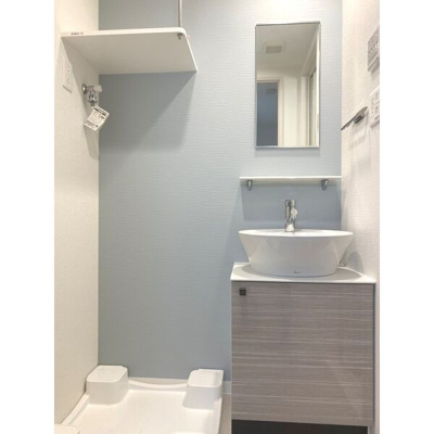 【洗面所】 | エスリードレジデンス大阪本町 | 洗面所に洗濯機置場と独立洗面台がございます