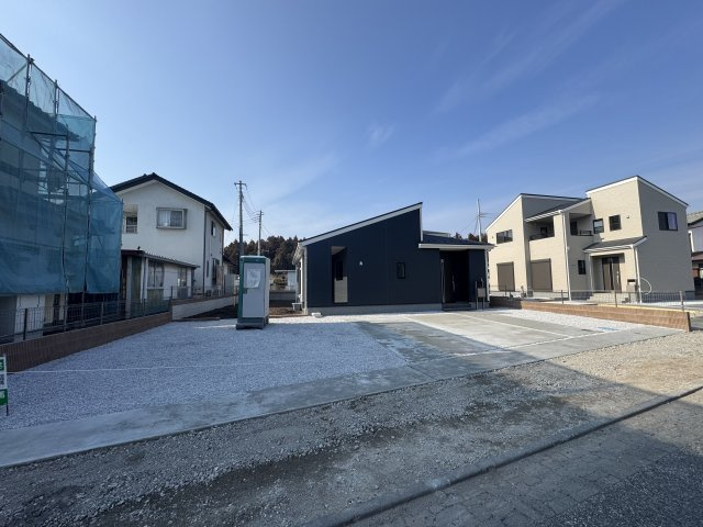 新築　渋川市白井第3　Livele Garden.S　3号棟の駐車場|現地写真　駐車スペースは建物東側に並列4台可能です！					
