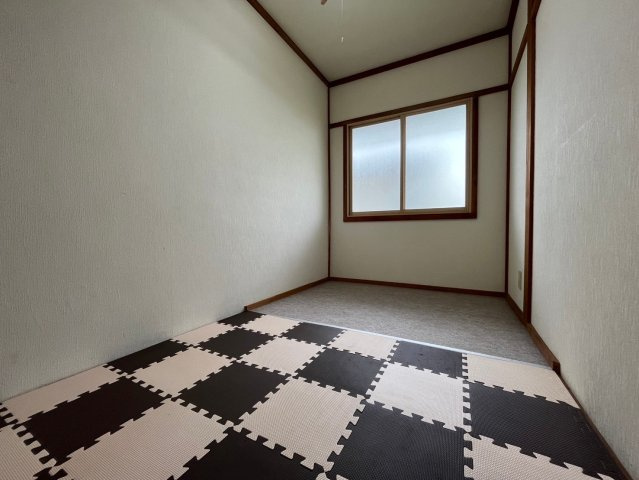 釧路市春採１丁目のアパートの洋室