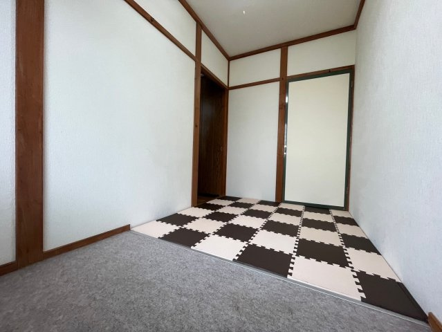 釧路市春採１丁目のアパートの洋室