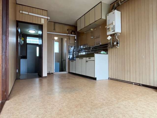 釧路市春採１丁目のアパートの居間・リビング