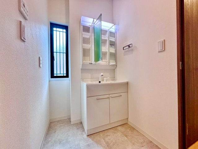 野田市みずき4丁目　中古戸建　平成12年の独立洗面台