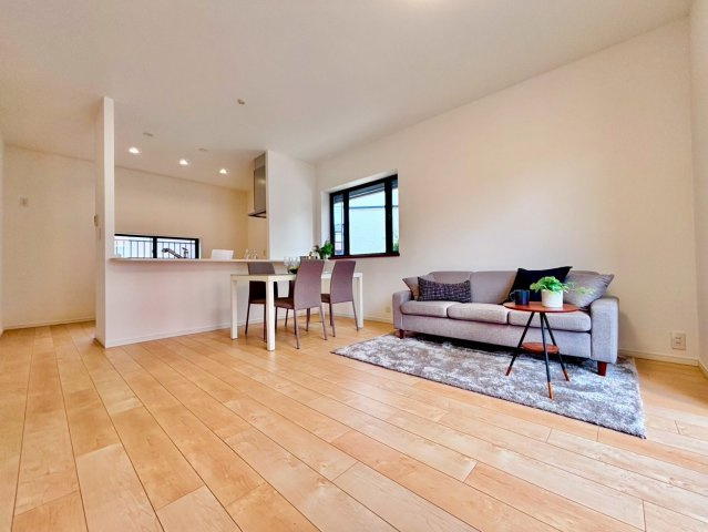 野田市みずき4丁目　中古戸建　平成12年の居間・リビング