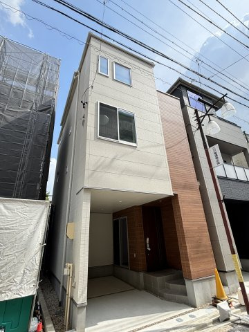 MELDIA西区城西4丁目№3｜名古屋市の戸建ならホームアップの駐車場|大切な車を雨風から守るビルトインガレージ