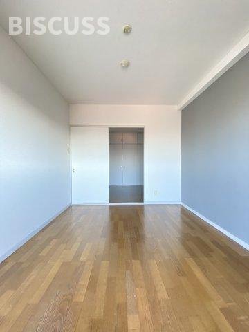 東栄マンションの洋室