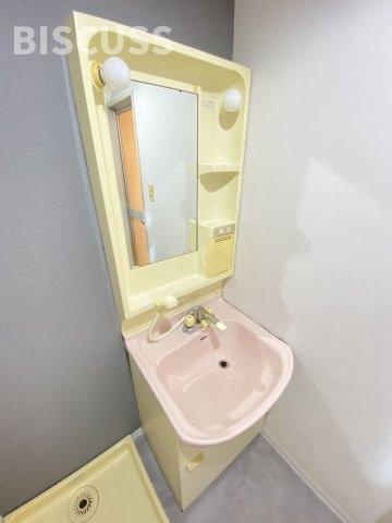 東栄マンションの独立洗面台