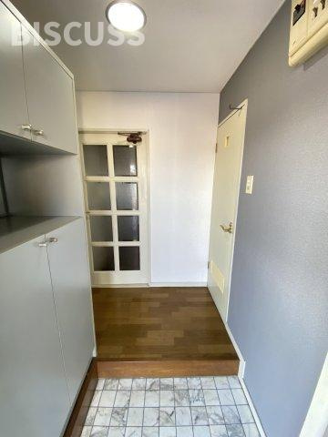 東栄マンションの玄関