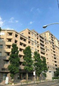 【外観】 | 鉄筋コンクリート造のがっちりとした建物。