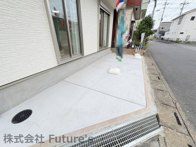 三郷市高州1丁目　新築戸建　全1棟の駐車場|カースペース1台分付き