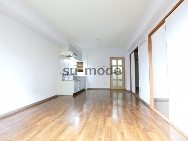 シャロームDの居間・リビング