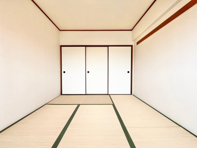 【寝室】 | 朝日プラザ東豊中2 | 現在ご返済中のカーローン・カードローン・教育ローンなどを住宅ローンに一本化したり、家具家電購入費用・引越し費用を住宅ローンと組み合わせるなど、お客さまにメリットの多い住宅ローンのご提案が可能です。