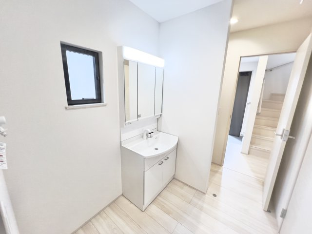 Sumai-to四街道市鹿渡の洗面所|脱衣スペースもあります