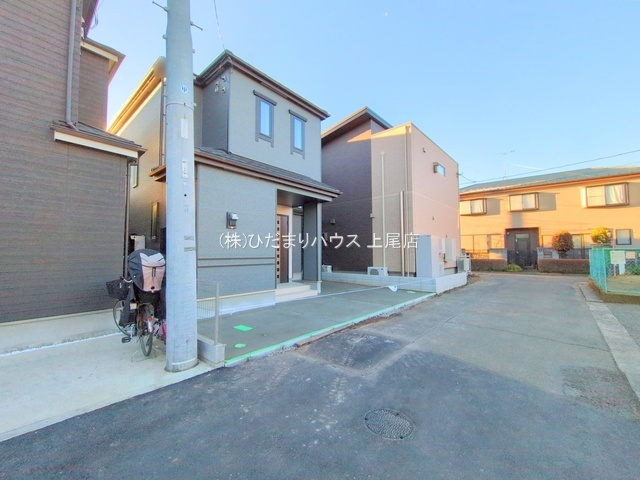 桶川市北　2期　新築一戸建て　ハートフルタウン　01の前面道路含む現地写真