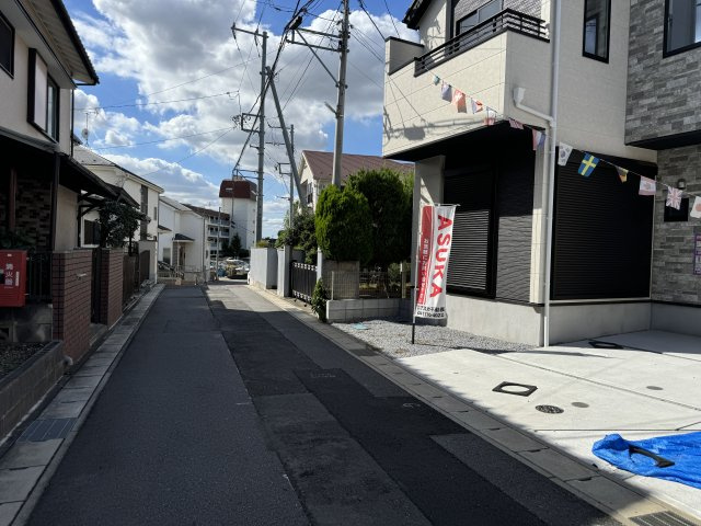 流山市向小金１丁目新築戸建【東小学校：8分】の前面道路含む現地写真|南側前面道路