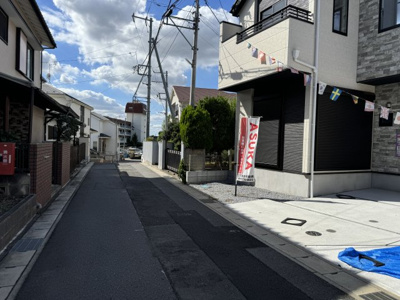 【前面道路含む現地写真】 | 流山市向小金１丁目新築戸建【東小学校：8分】 | 南側前面道路