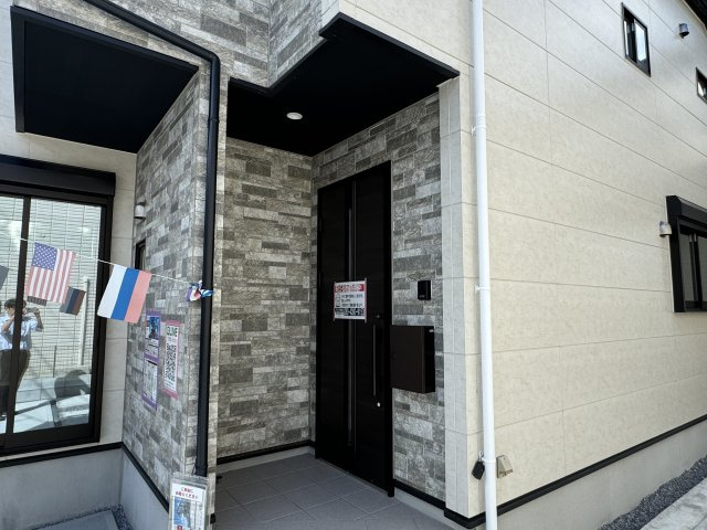 流山市向小金１丁目新築戸建【東小学校：8分】のエントランス|エントランス・玄関ポーチ